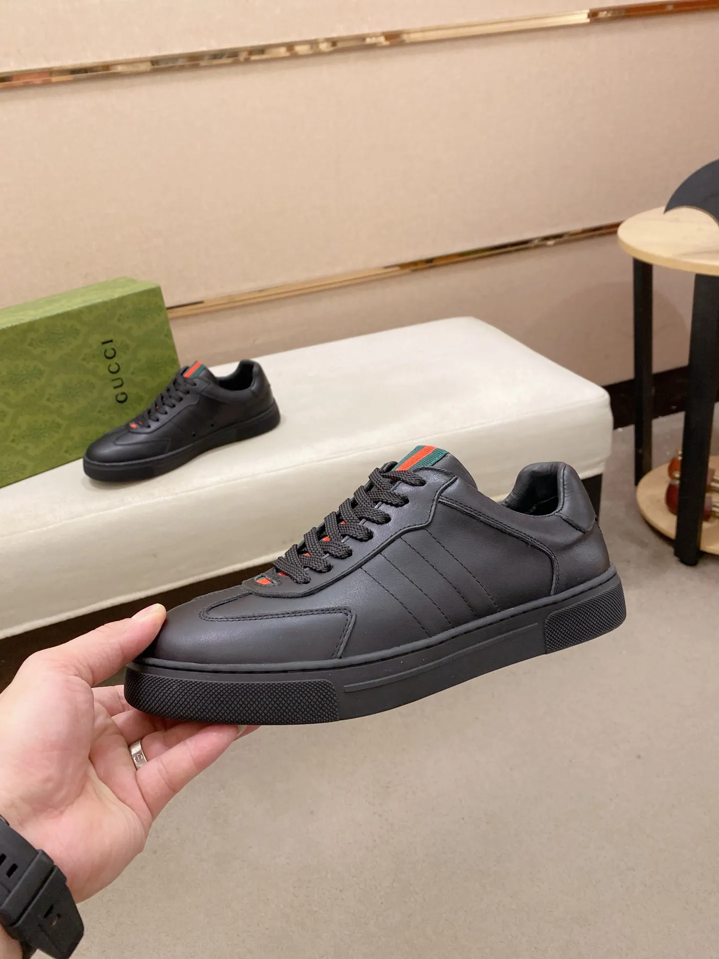 Factory price: 460💰 (GUCCI) The latest model from the official website 🎁🎁Casual and fashionable men's shoes👟, hot style 💥The version is simple and elegant, exclusive for trendy men. Unique official website latest brand elements 👑Gucci original decoration, fashionable and generous, the fabric is original cowhide ✅sheepskin lining, the official website specifies wear-resistant casual outsole, the classic model is taken in kind at the counter🎬38-44 (45 is not returned or exchanged)